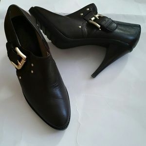 Micheal kors Women point toe bootie shoes 8.5